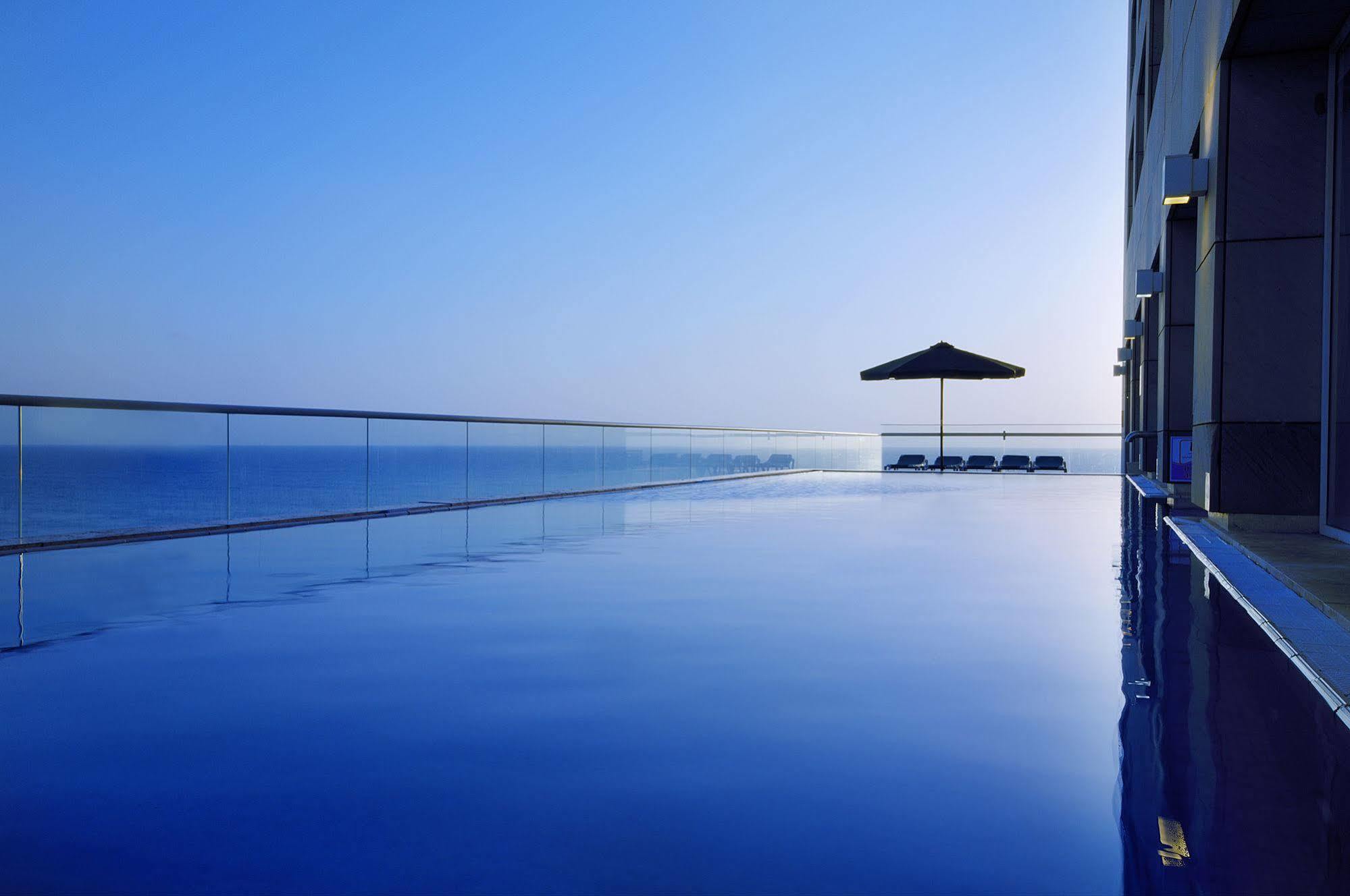 Arena Hotel By The Beach Бат-Ям Экстерьер фото