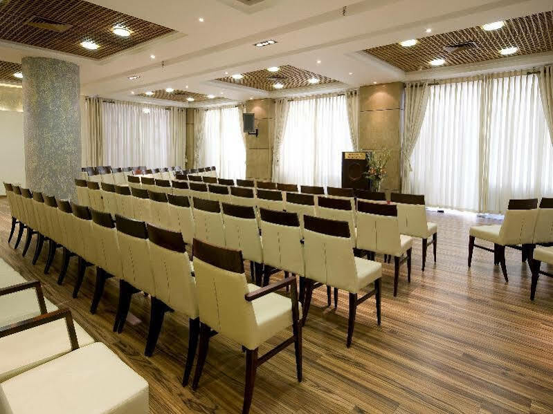 Arena Hotel By The Beach Бат-Ям Экстерьер фото